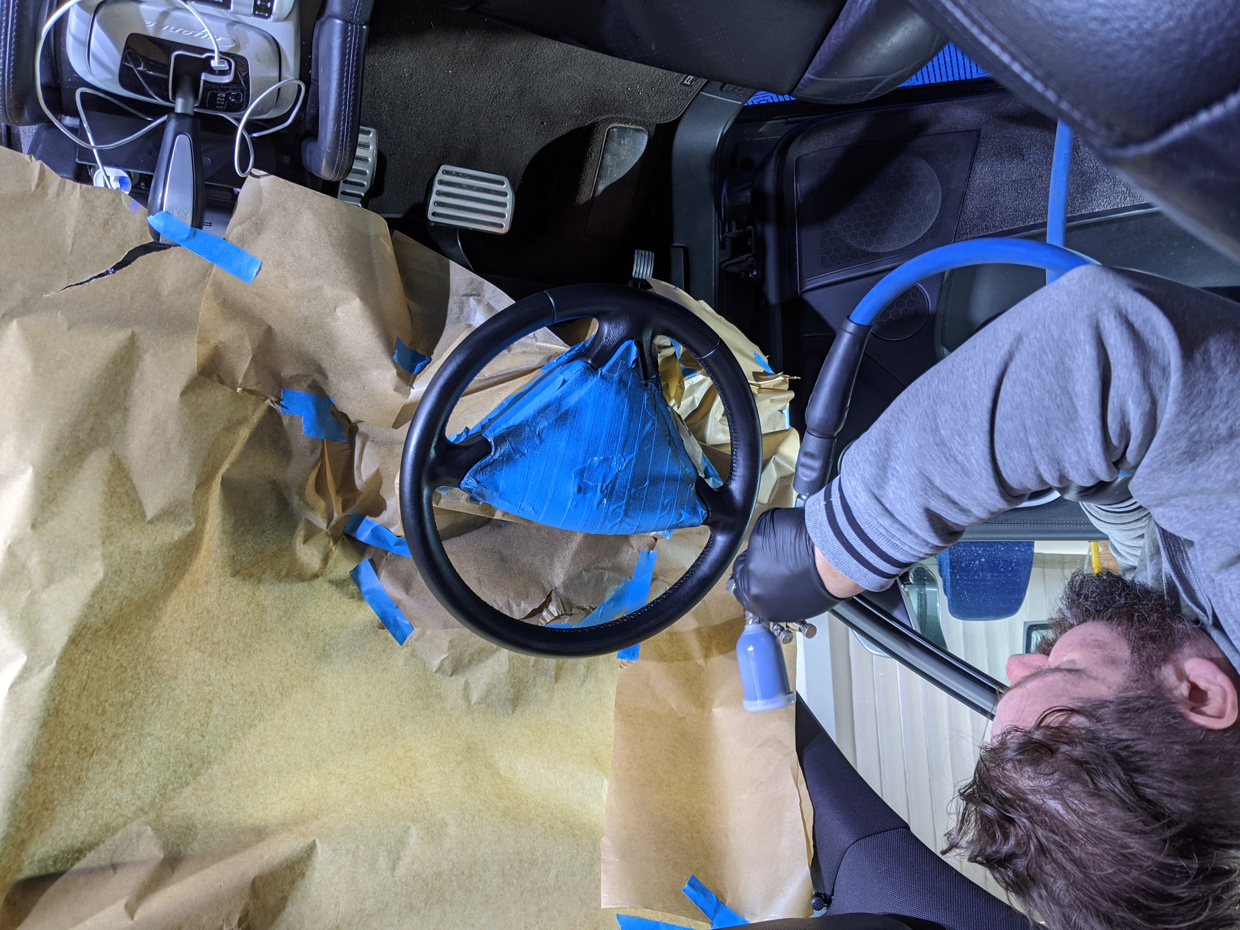 reteinte pigmentaire d'une pièce en cuir volant ou siège